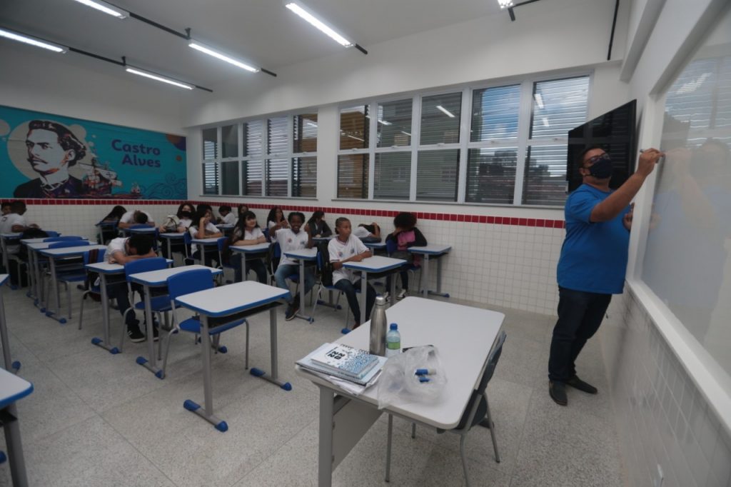 Estado paga aos profissionais da educação R$ 1,041 bilhão em precatórios do Fundef