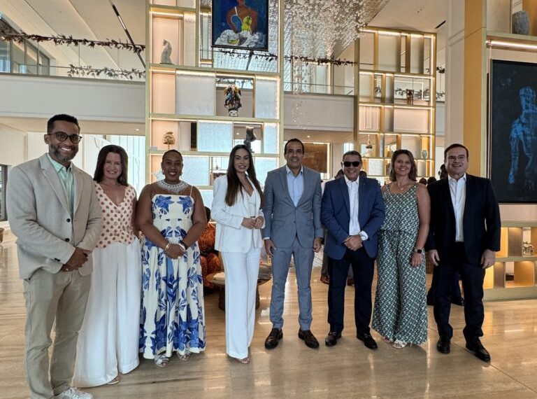 Bruno Reis inicia agenda oficial no Benin com visita a cidade histórica do país e a festival de cultura e arte Vodum