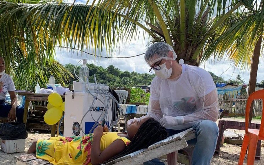 Consultório móvel garante atendimentos odontológicos nas comunidades quilombolas da Ilha de Maré