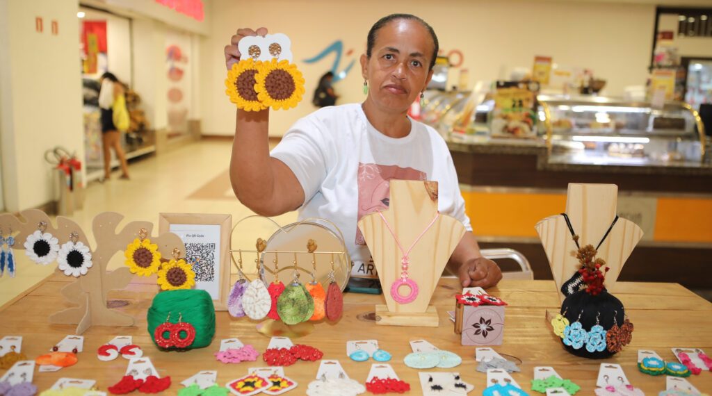 CrochêFeira incentiva empreendedorismo feminino com exposições de produtos em shopping