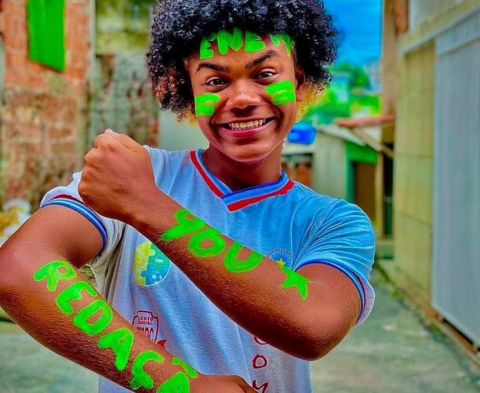 Estudantes da rede estadual da Bahia se destacam no Enem com notas acima de 900 na redação