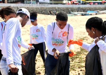 Festa de Iemanjá: Praia do Rio Vermelho recebe mobilização ambiental