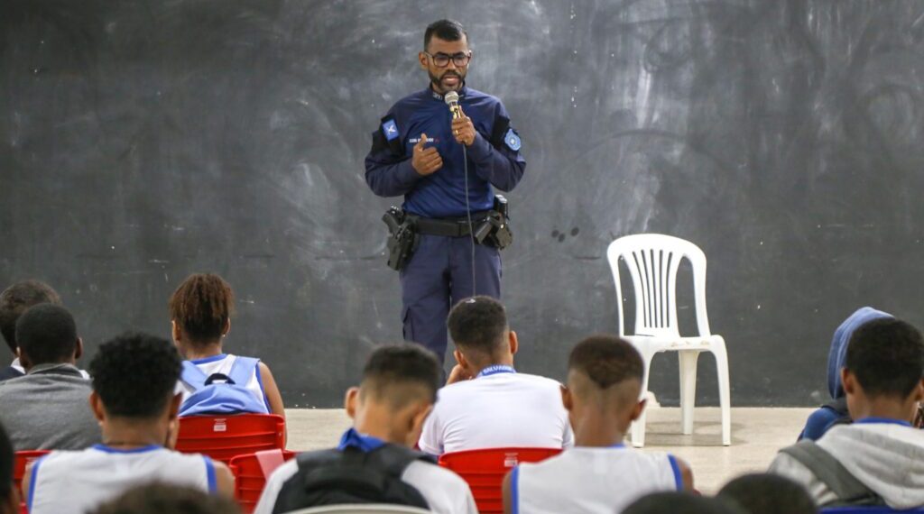 Guarda Civil de Salvador lança campanha para arrecadar materiais escolares