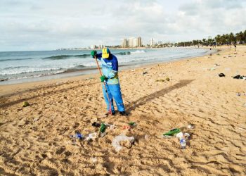 Limpurb recolhe 375 toneladas de resíduos durante virada 2024/2025 em Salvador