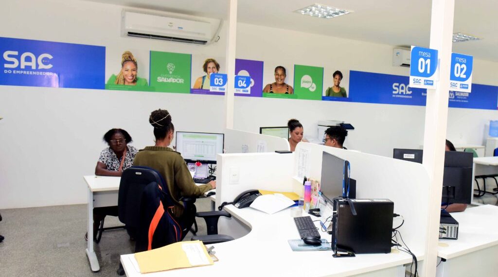 Microempreendedores buscam SAC do Empreendedor para ajuda com declaração anual 