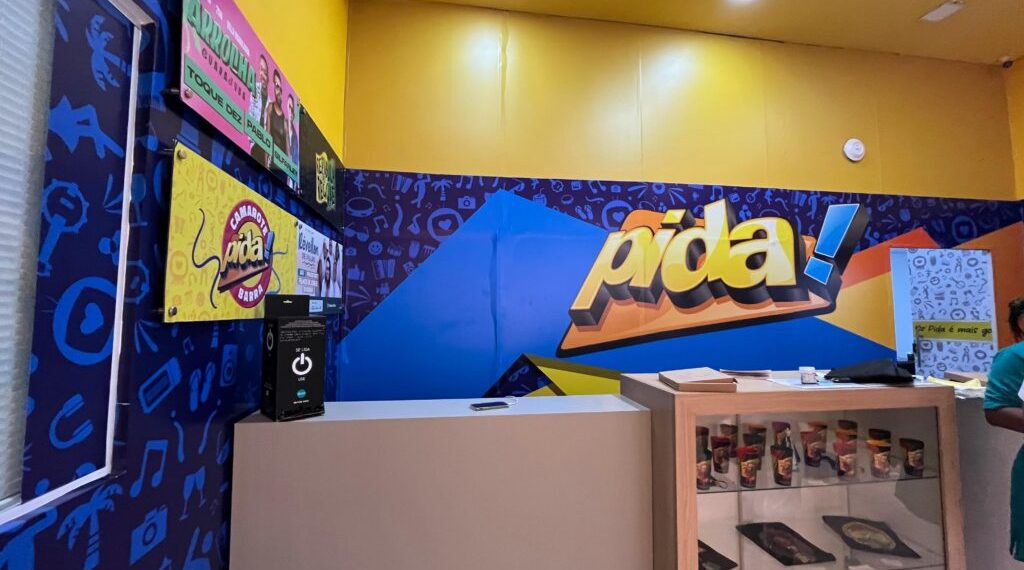 Parceria promove ação de prevenção contra ISTs com distribuição de preservativos em shoppings de Salvador