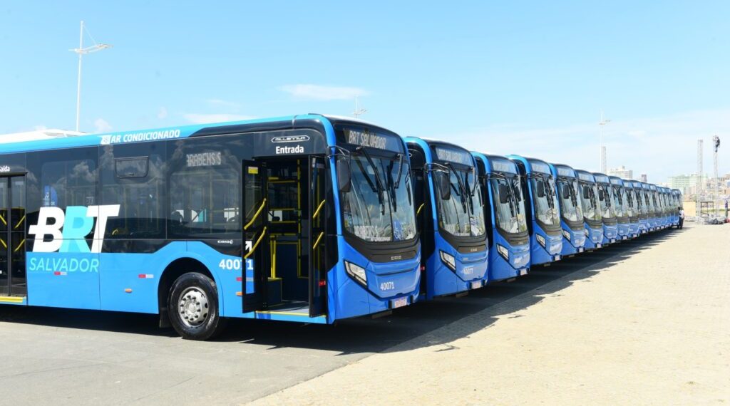 Prefeitura entrega mais 40 ônibus com ar-condicionado e amplia renovação da frota com veículos climatizados