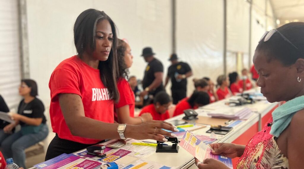 Prefeitura faz ativação de campanha de combate à violência contra as mulheres no Carnaval de Salvador