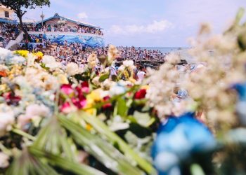 Prefeitura promove ações de sustentabilidade e de conscientização para oferta de presentes biodegradáveis na Festa de Iemanjá