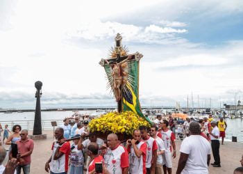 Procissão marítima leva imagem do Senhor do Bonfim à Conceição da Praia