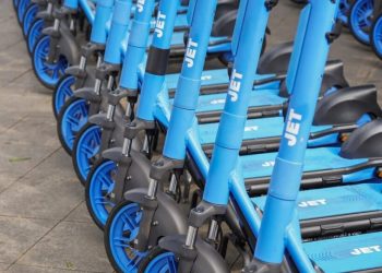 Salvador inicia operação em fase experimental para uso de patinetes elétricos