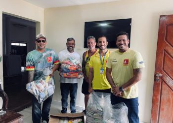Salvamar entrega doações arrecadadas em ação promovida no Dia do Salva-Vidas