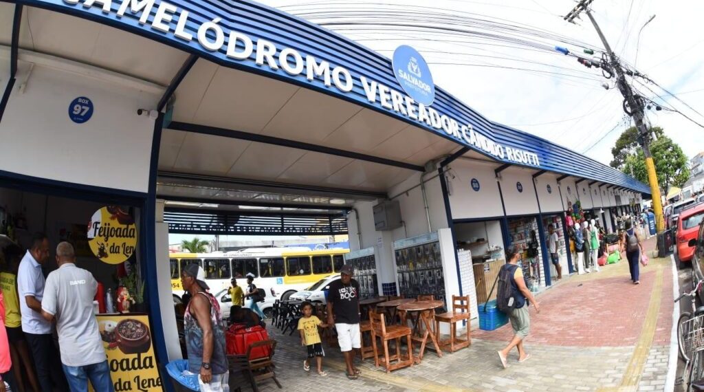 Semop fecha 2024 com credenciamento online de ambulantes, plataforma no Carnaval e 20 novos camelódromos entregues