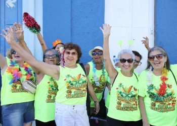 Bloquinho dos Idosos leva alegria ao Santo Antônio Além do Carmo