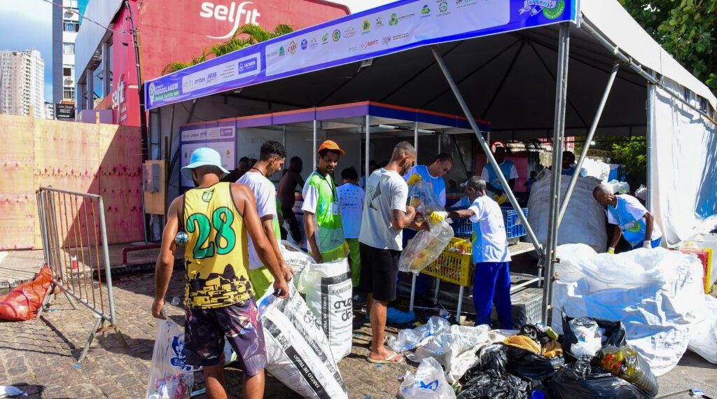 Central de Reciclagem recebe 6,3 toneladas de materiais coletados na Festa de Iemanjá
