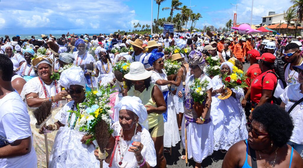 Lavagem de Itapuã reúne fé e tradição às vésperas do Carnaval