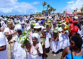 Lavagem de Itapuã reúne fé e tradição às vésperas do Carnaval