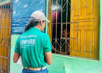 Limpurb realiza ações educativas no Imbuí e no Cabula sobre descarte adequado de resíduos domiciliares