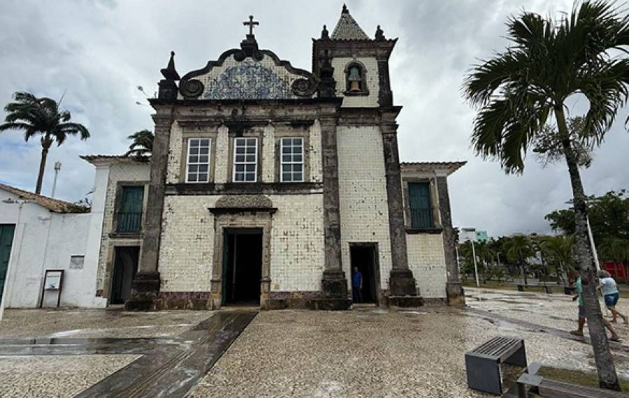 Oito templos são interditados em Salvador após desastre na ‘igreja do ouro’