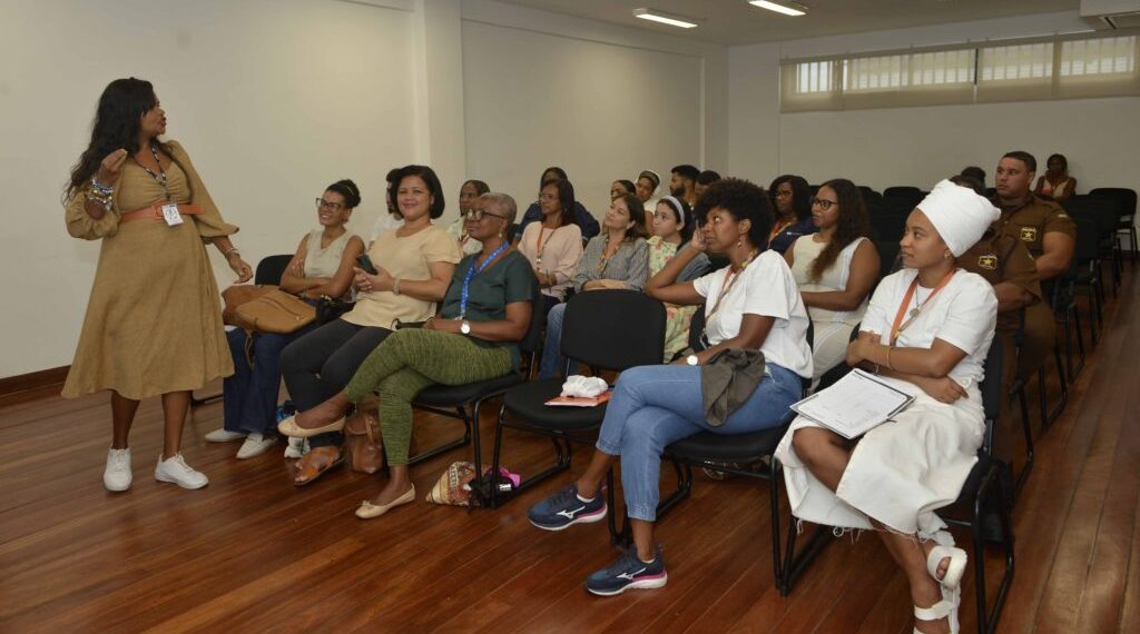 Prefeitura capacita colaboradores para atendimento inclusivo em equipamentos culturais de Salvador