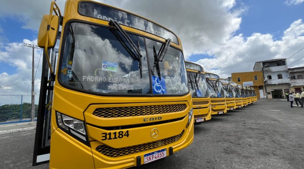 Prefeitura entrega novos ônibus com ar-condicionado para o Subúrbio Ferroviário