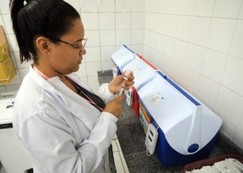 Salvador completa um ano de vacinação contra a dengue com mais de 95 mil doses aplicadas