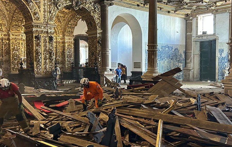 Teto da Igreja de São Francisco desaba no Centro Histórico, mata turista de SP e deixa ao menos cinco feridos
