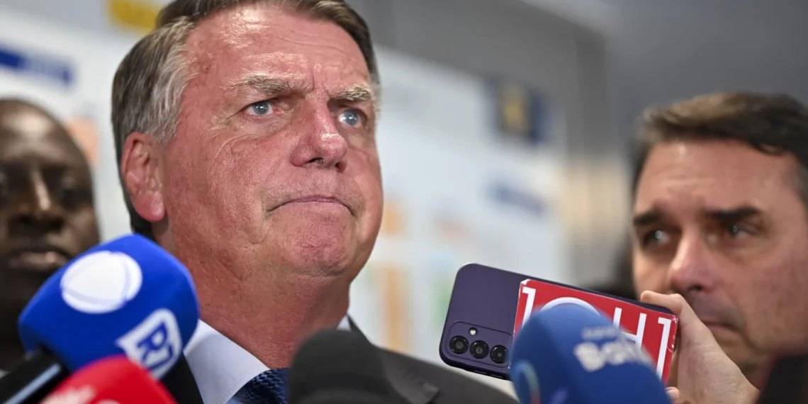 Bolsonaro indica Tarcísio e mais 14 testemunhas em processo no STF