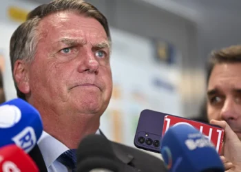 Bolsonaro indica Tarcísio e mais 14 testemunhas em processo no STF