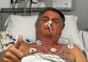 Bolsonaro tem primeiros sinais de movimentos intestinais espontâneos em duas semanas