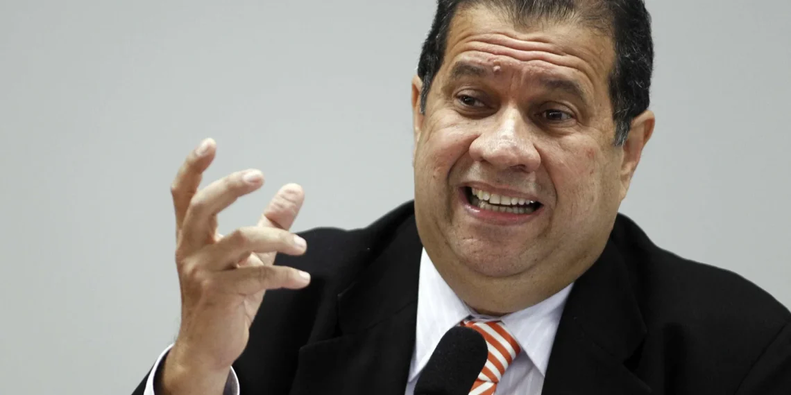Lupi: INSS não deveria intermediar relação entre pensionista e associação