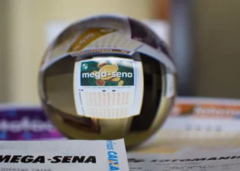 Mega-Sena acumula e prêmio sobe para R$ 8 milhões; veja dezenas sorteadas