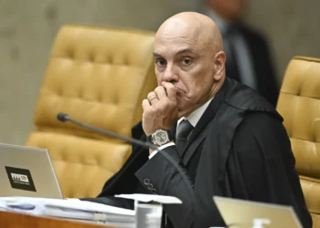 Moraes pede parecer da PGR em 5 dias sobre prisão domiciliar de Collor