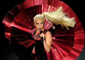 Produtora nega que show de Lady Gaga foi cancelado após troca de cartaz no Rio