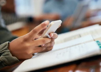 29% dos brasileiros de 15 a 64 anos têm dificuldade para entender texto simples ou fazer conta