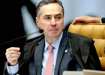 Barroso elogia Motta, evita embate e exalta papel dos EUA contra golpe sob Bolsonaro