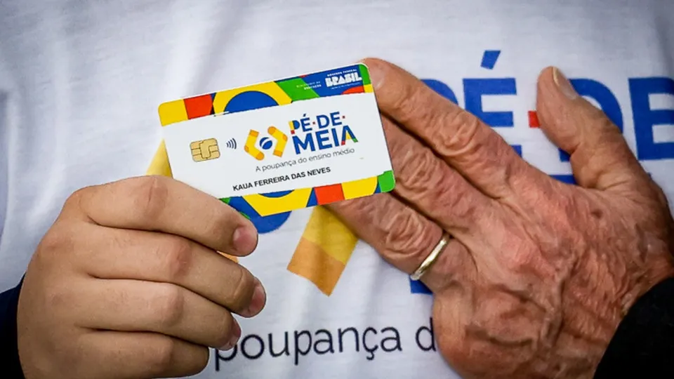 Bolsistas começam a receber pagamentos do Pé-de-Meia Licenciaturas