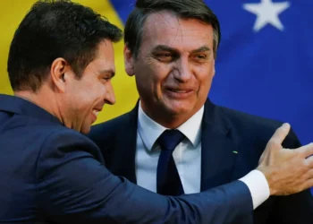 Câmara confronta STF, suspende ação contra Ramagem e abre brecha para Bolsonaro