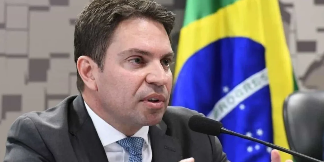 Câmara reage a STF e entra com ação para levar caso Ramagem ao plenário