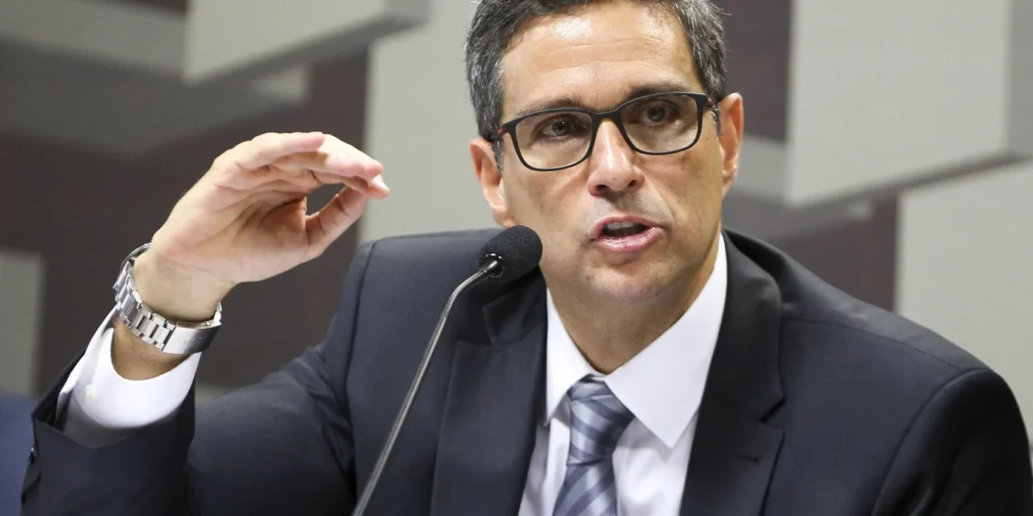 Campos Neto diz que informou Comissão de Ética Pública sobre cargo no Nubank, mas governo nega