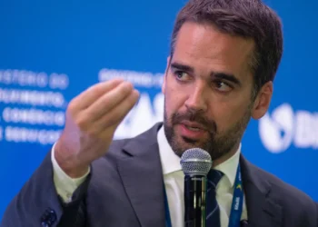 Eduardo Leite se coloca para 2026 pelo PSD, mas rejeita disputa com Ratinho Jr. e admite apoiar Tarcísio