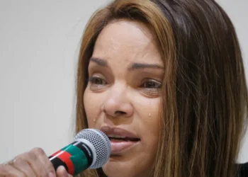 Livro sobre julgamento de Flordelis relata discussão por botox e choros teatrais