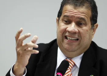 Lupi deve entregar o cargo nesta sexta, dizem auxiliares do governo