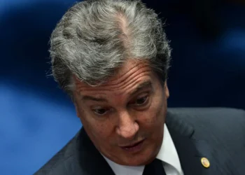 Moraes determina apreensão do passaporte diplomático de Collor