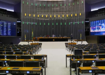 Projeto que aumenta número de deputados para 531 tem urgência aprovada