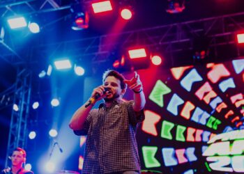 Matheus Fernandes agita o público no São João de Paripe e declara: “maior São João do Brasil”