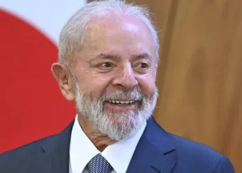 Lula pede para AGU preparar ação no STF contra derrubada de decreto do IOF