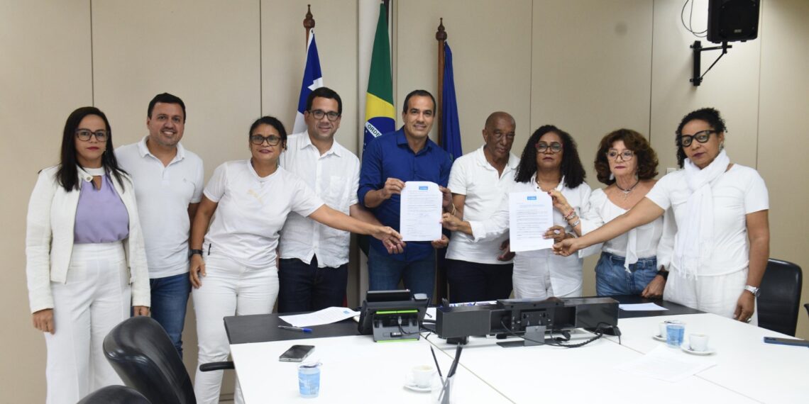 Salvador terá 200 dias letivos, diz Bruno após reunião com APLB