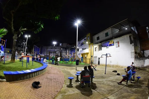 Prefeitura entrega praça revitalizada em Jardim Santo Inácio