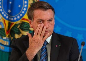 Bolsonaro vira alvo da PF e usará tornozeleira eletrônica